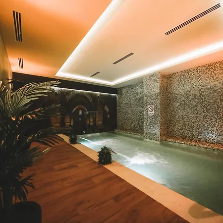 Hotel Almira Thermal & Convention Center 5*